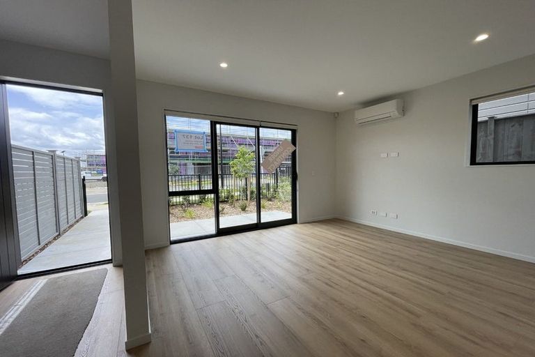 Photo of property in 6 Viridian Avenue, Rosehill, Papakura, 2113