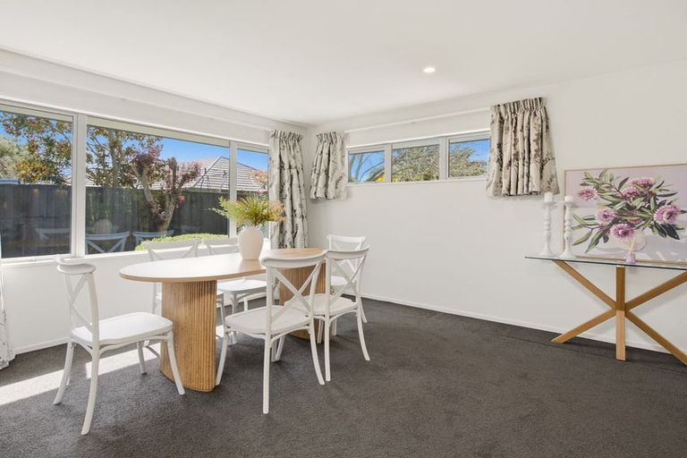 Photo of property in 10 Linkwater Way, Parklands, Christchurch, 8083