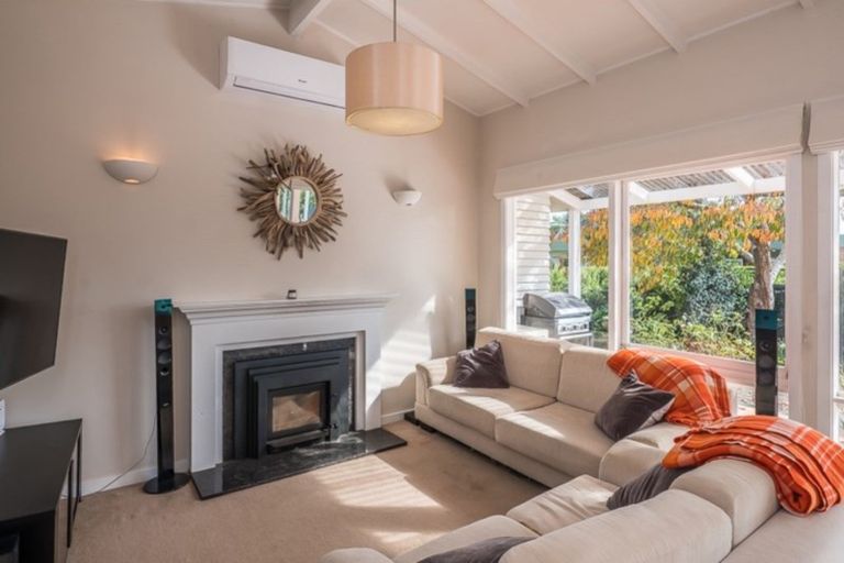 Photo of property in 12 Sunny Glen, Waikanae, 5036