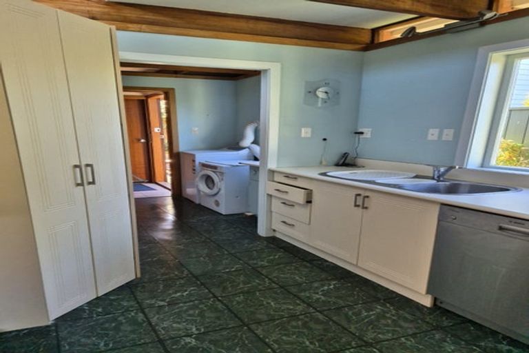 Photo of property in 39 Lucknow Terrace, Khandallah, Wellington, 6035