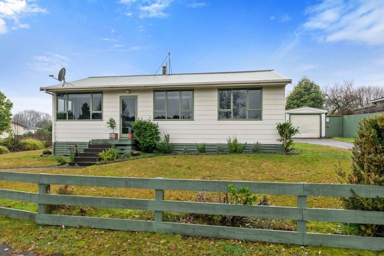 Photo of property in 17 Runuku Grove, Turangi, 3334