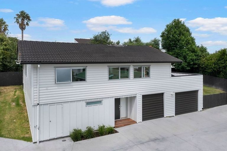 Photo of property in 2/61a Target Road, Totara Vale, Auckland, 0629