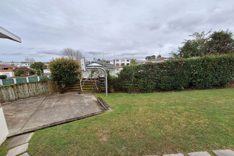 Photo of property in 49 Butterworth Drive, Glendene, Auckland, 0602