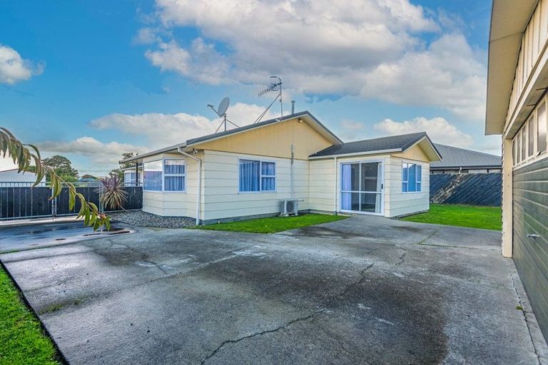 Photo of property in 63 Rhodes Drive, Kelvin Grove, Palmerston North, 4414
