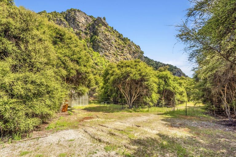 Photo of property in Manuka Grove, 13 Ewing Place, Albert Town, Wanaka, 9305