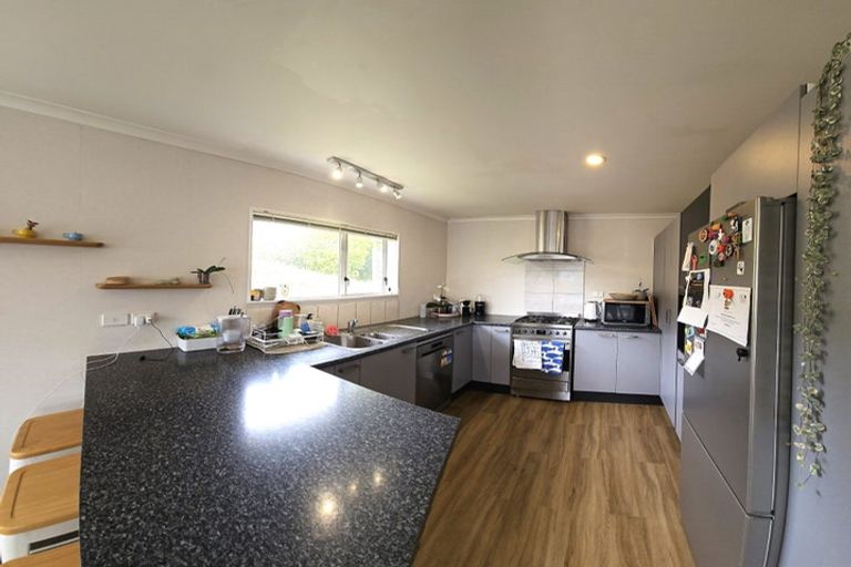 Photo of property in 93a Taylor Terrace, Tawa, Wellington, 5028