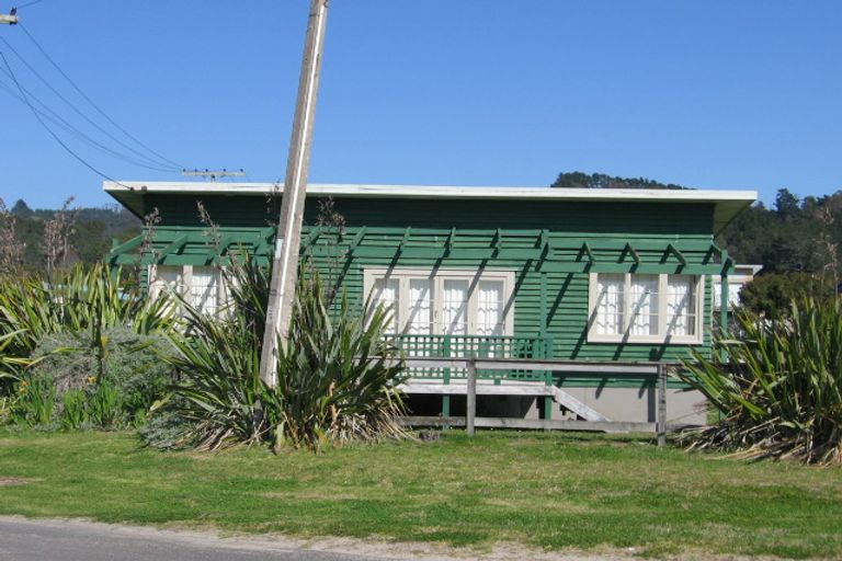 Photo of property in 58 Marine Parade, Cooks Beach, Whitianga, 3591