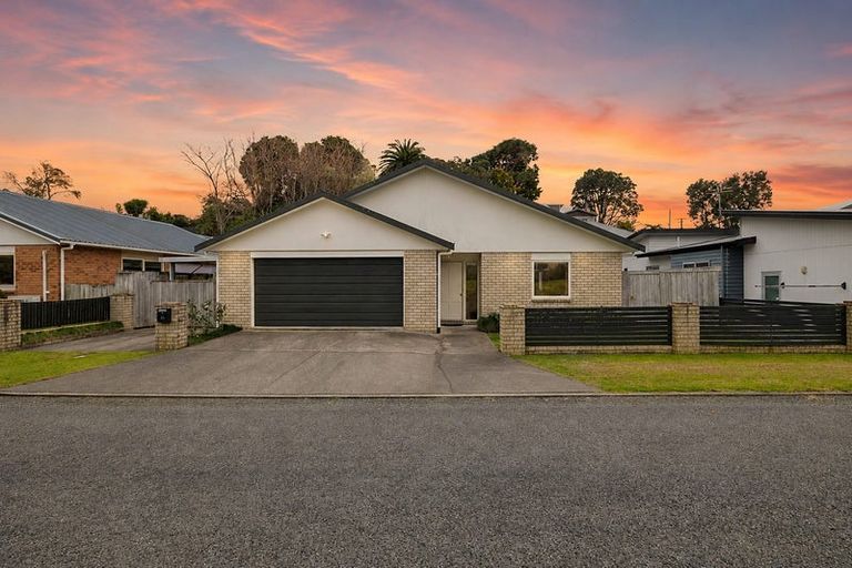 Photo of property in 24 Moulton Street, Moturoa, New Plymouth, 4310