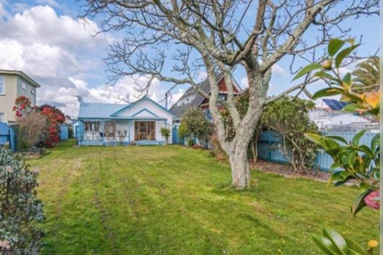 Photo of property in 10 Jensen Street, Hokowhitu, Palmerston North, 4410