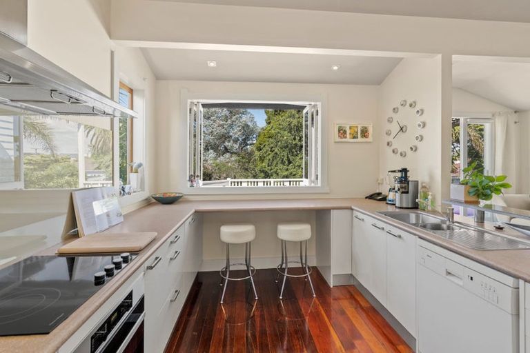 Photo of property in 52 Westmere Crescent, Westmere, Auckland, 1022