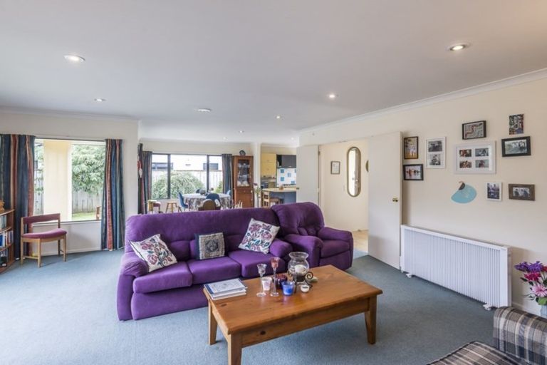 Photo of property in 38 Lorna Irene Drive, Raumati South, Paraparaumu, 5032