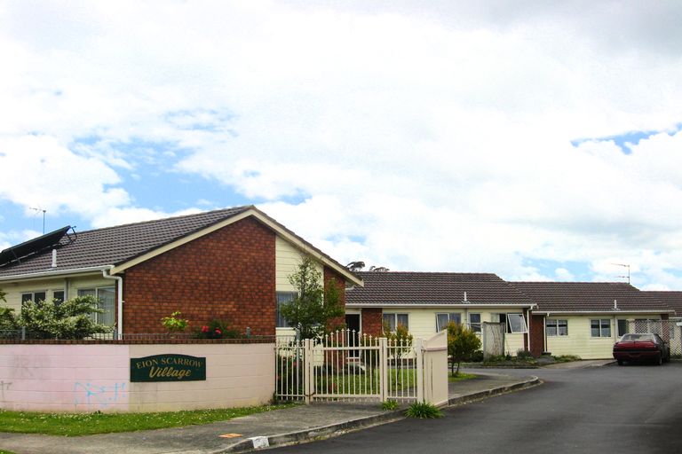 Photo of property in 21 Robert Ross Place, Clendon Park, Auckland, 2103