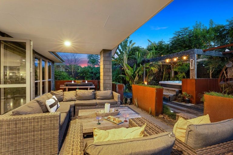 Photo of property in 10 Cooke Farm Grove, Waiwhakaiho, New Plymouth, 4312