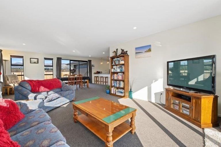 Photo of property in 14 Hebbard Court, Albert Town, Wanaka, 9305