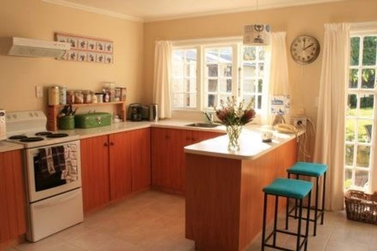 Photo of property in 14 Kauri Street, Eastbourne, Lower Hutt, 5013