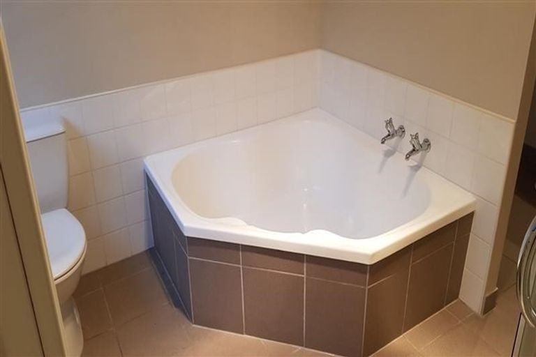 Photo of property in 103 Island Bay Road, Beach Haven, Auckland, 0626