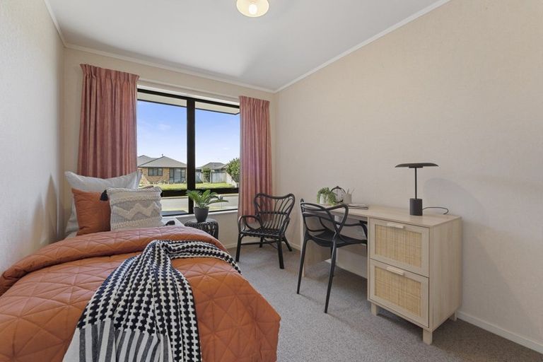 Photo of property in 17 Meridian Grove, Kelvin Grove, Palmerston North, 4414