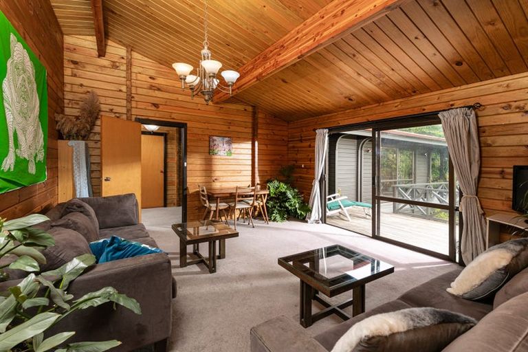 Photo of property in 19-21 Mountain Road, Henderson Valley, Auckland, 0612