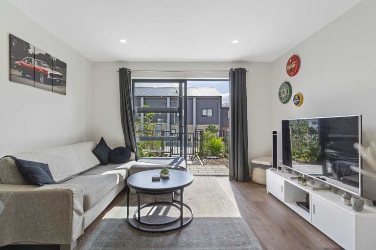 Photo of property in 8 Jabuka Street, Glen Eden, Auckland, 0602