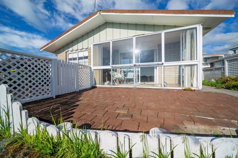 Photo of property in 496-498 Devon Street East, Strandon, New Plymouth, 4312
