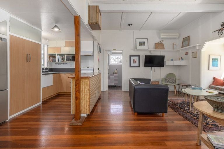 Photo of property in 11 Whanake Street, Titahi Bay, Porirua, 5022