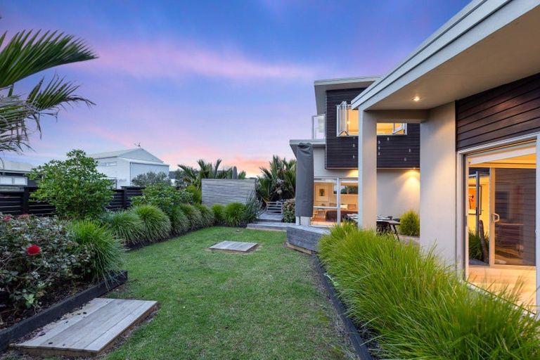 Photo of property in 11 Patiki Place, Omaha, 0986