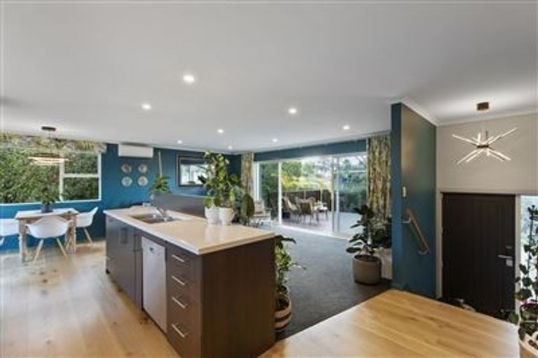 Photo of property in 5 La Perouse Street, Botany Downs, Auckland, 2010