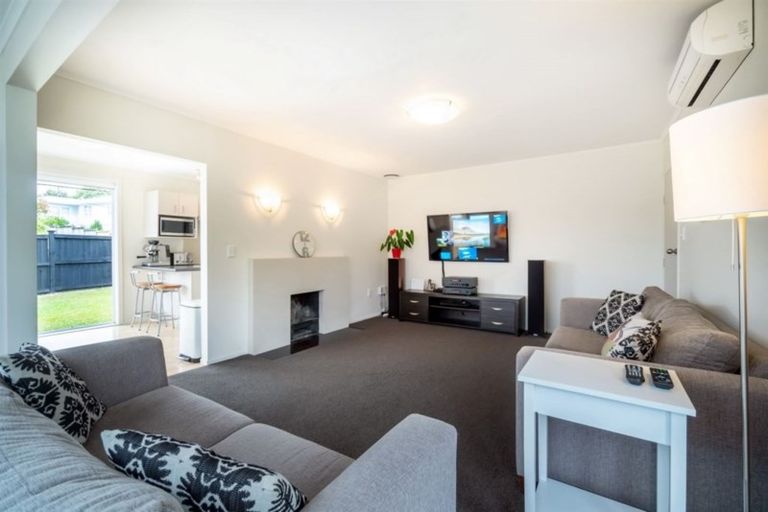 Photo of property in 1/32 Trinidad Road, Sunnynook, Auckland, 0620