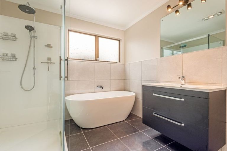 Photo of property in 8 Chippendale Crescent, Highbury, Palmerston North, 4412