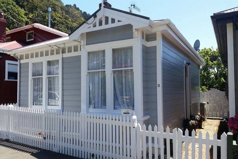 Photo of property in 11 Aorangi Terrace, Thorndon, Wellington, 6011