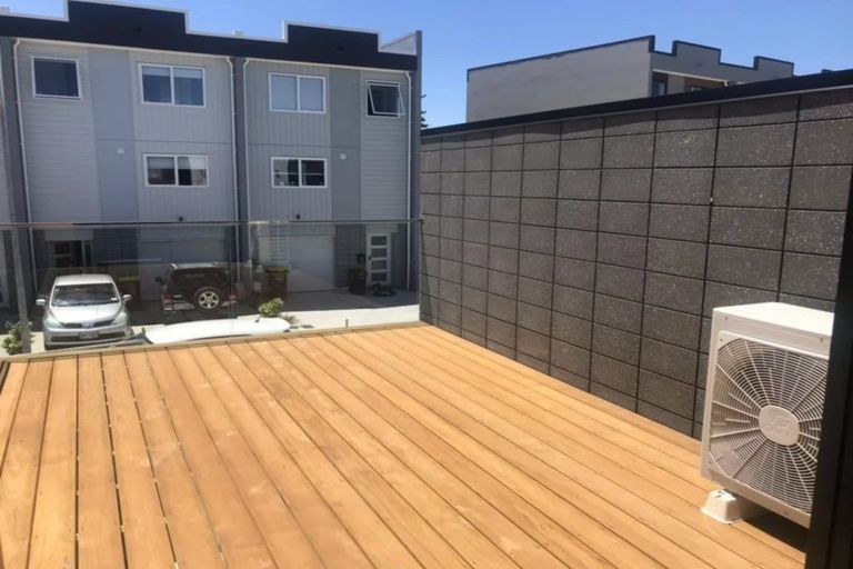 Photo of property in 16 Meritage Lane, Te Atatu South, Auckland, 0610