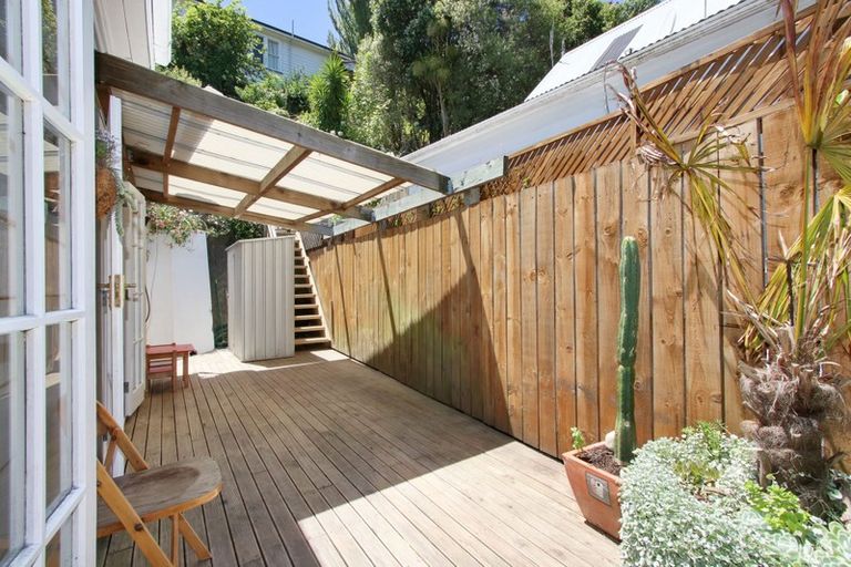 Photo of property in 48 Faraday Street, Hospital Hill, Napier, 4110