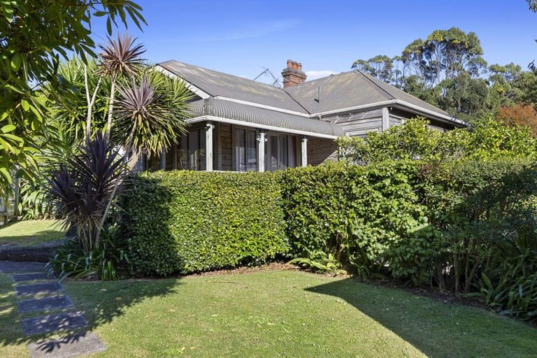 Photo of property in 44 Carrington Street, Lower Vogeltown, New Plymouth, 4310