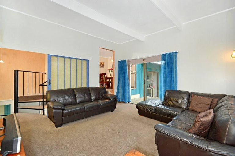 Photo of property in 18 Barlow Place, Chatswood, Auckland, 0626