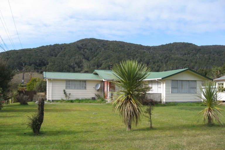 Photo of property in 25 Oxford Street, Taylorville, Greymouth, 7805