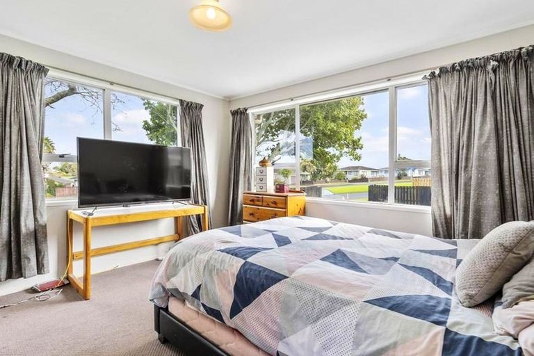 Photo of property in 314 Roscommon Road, Clendon Park, Auckland, 2103
