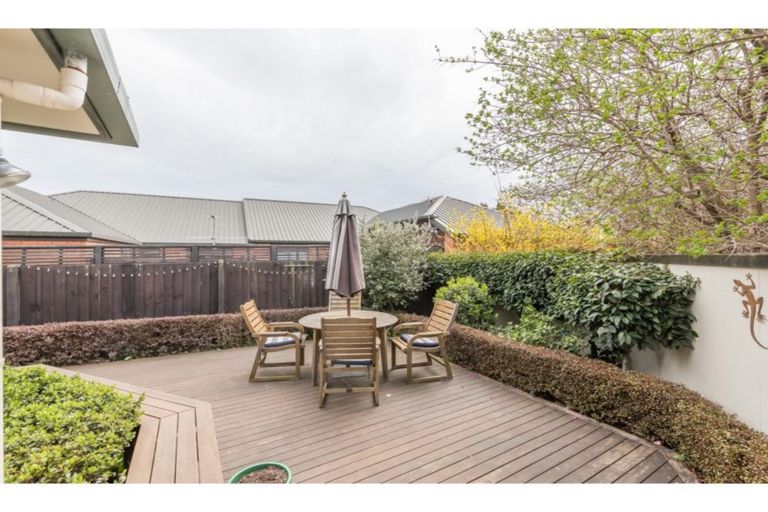 Photo of property in 2/8 Herbs Place, Cashmere, Christchurch, 8022