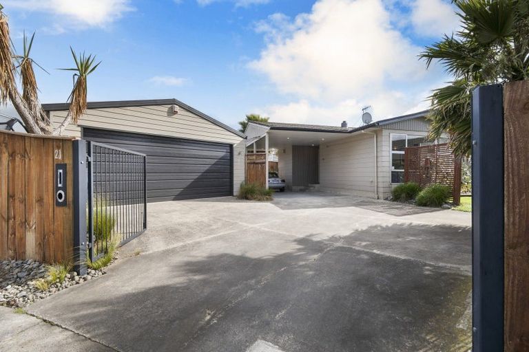 Photo of property in 21 Palliser Place, Milson, Palmerston North, 4414