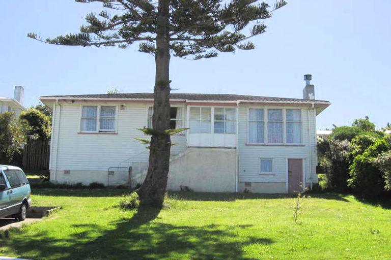 Photo of property in 6 Hiwi Crescent, Titahi Bay, Porirua, 5022