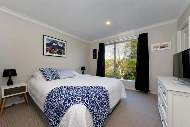 Photo of property in 9l Clearwater Cove, West Harbour, Auckland, 0618