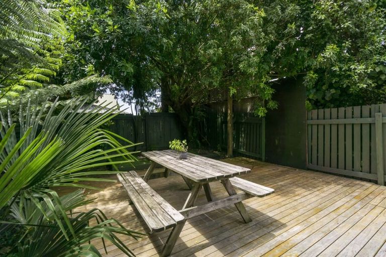 Photo of property in 2/10 Tiri View Place, Waiake, Auckland, 0630