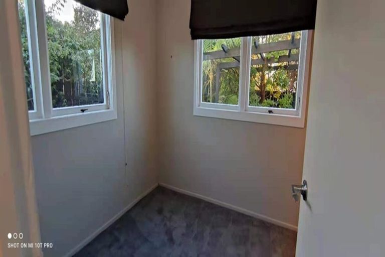 Photo of property in 1/133 Carlisle Road, Northcross, Auckland, 0632