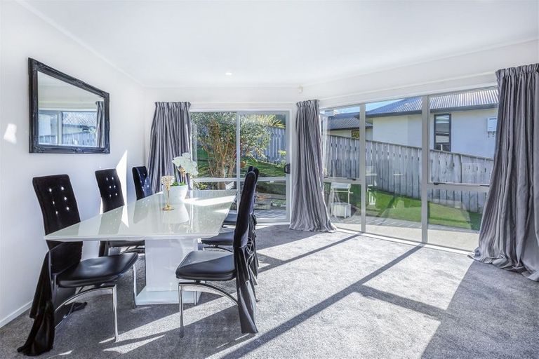 Photo of property in 3 Tararua Close, Aotea, Porirua, 5024