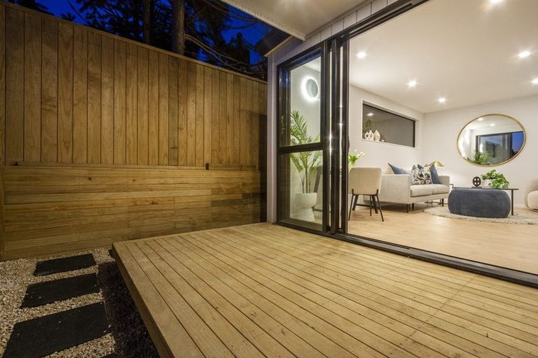 Photo of property in 70a Bond Crescent, Forrest Hill, Auckland, 0620