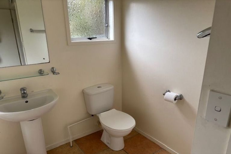 Photo of property in 28 Hiwihau Place, Glenfield, Auckland, 0629