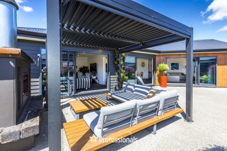 Photo of property in 8 Kerrigan Crescent, Wallaceville, Upper Hutt, 5018