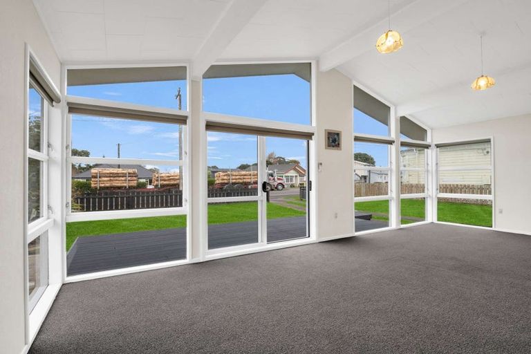 Photo of property in 5 Oturi Road, Waverley, 4510