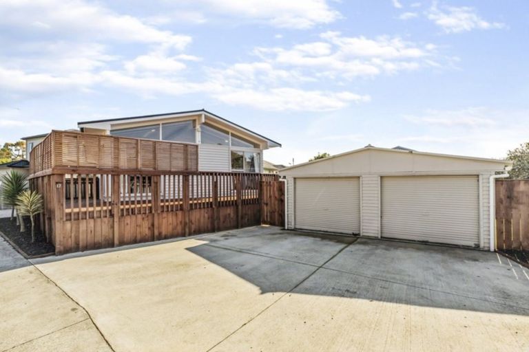 Photo of property in 17 Newland Grove, Henderson, Auckland, 0610