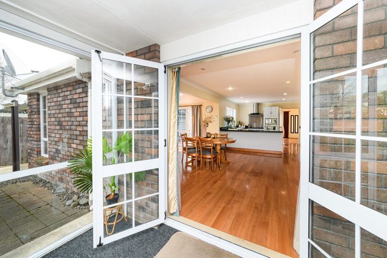 Photo of property in 2 Rosebank Avenue, Kelvin Grove, Palmerston North, 4414