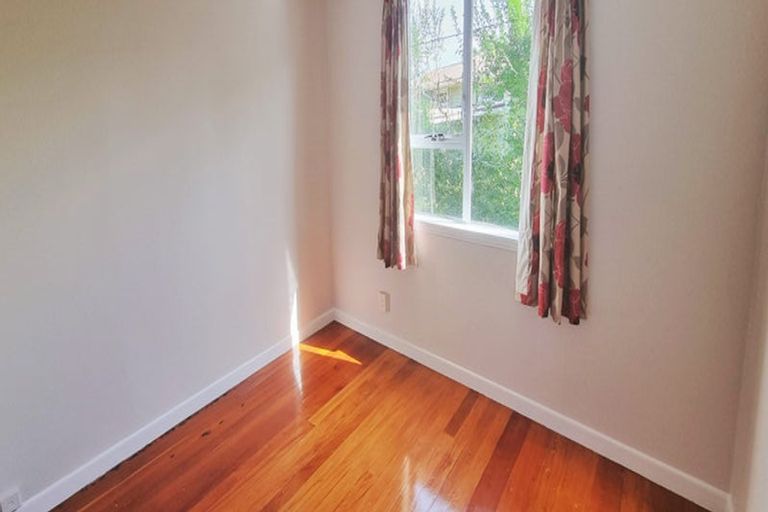 Photo of property in 1/8 Keeling Road, Henderson, Auckland, 0612